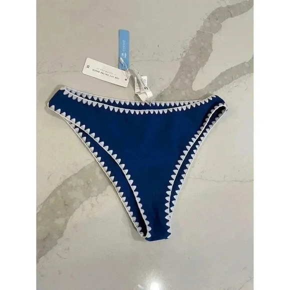 Women’s Cupshe NWT Cheeky Bikini Bottoms Navy with White Stitching Size Medium - Picture 1 of 4